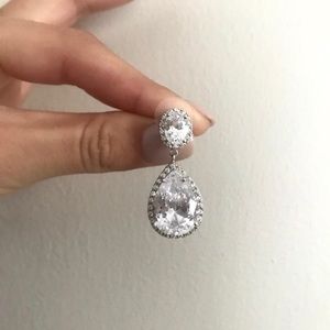 🔴 SOLD 🔴 BEAUTIFUL TEARDROP EARRINGS